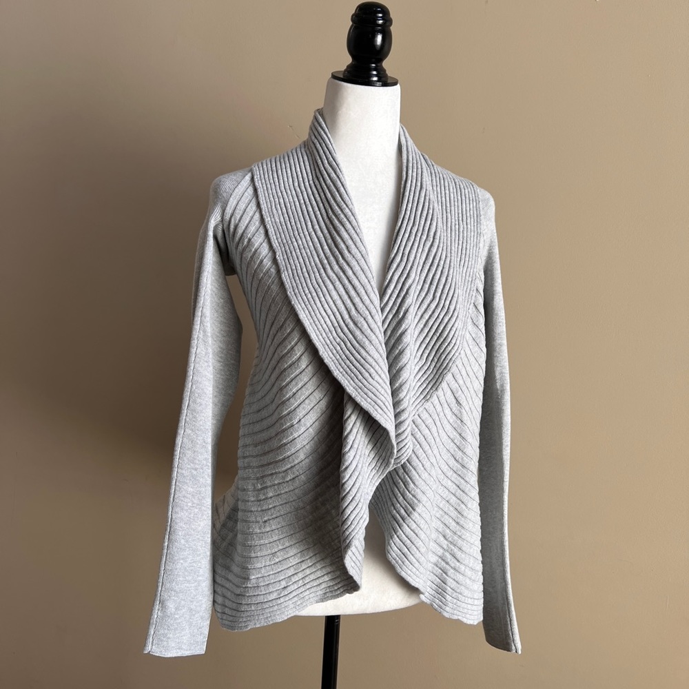 🌸 NWT Reitmans grey cardigan XS